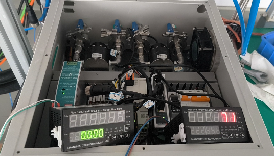 汽车密封条涂胶工艺中,如何精准控制微量玻璃胶的注射量? 微量玻璃胶涂胶